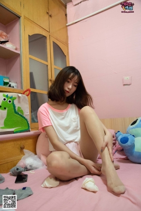  No.028 送你我的心，探秘风情艳主闺房，纯棉睡衣搭配肉丝和爱心棉袜 [281P1V4.9G]